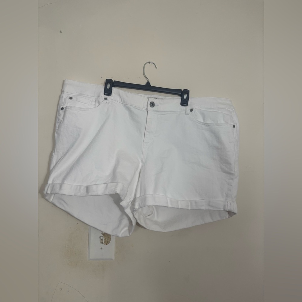 Torrid Denim First At‎ Fit shorts In White Size 26
